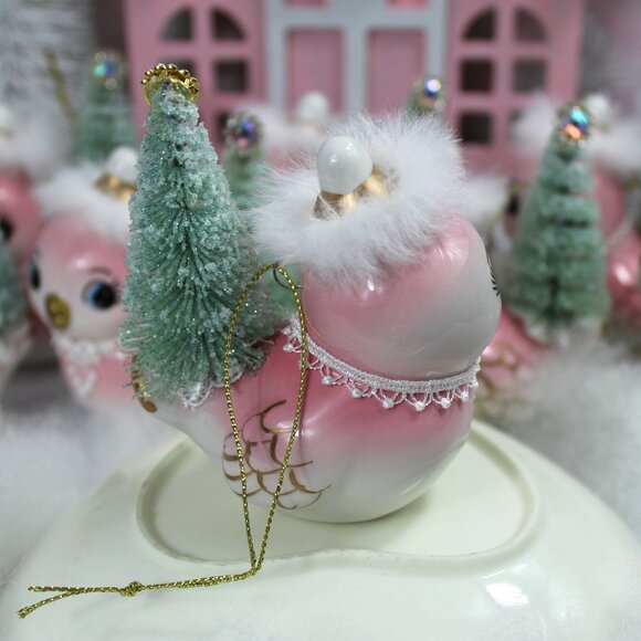 Pink Bird Bottle Brush Tree Ornament: Pink Christmas Retro Vintage Style - Picture 5 of 8